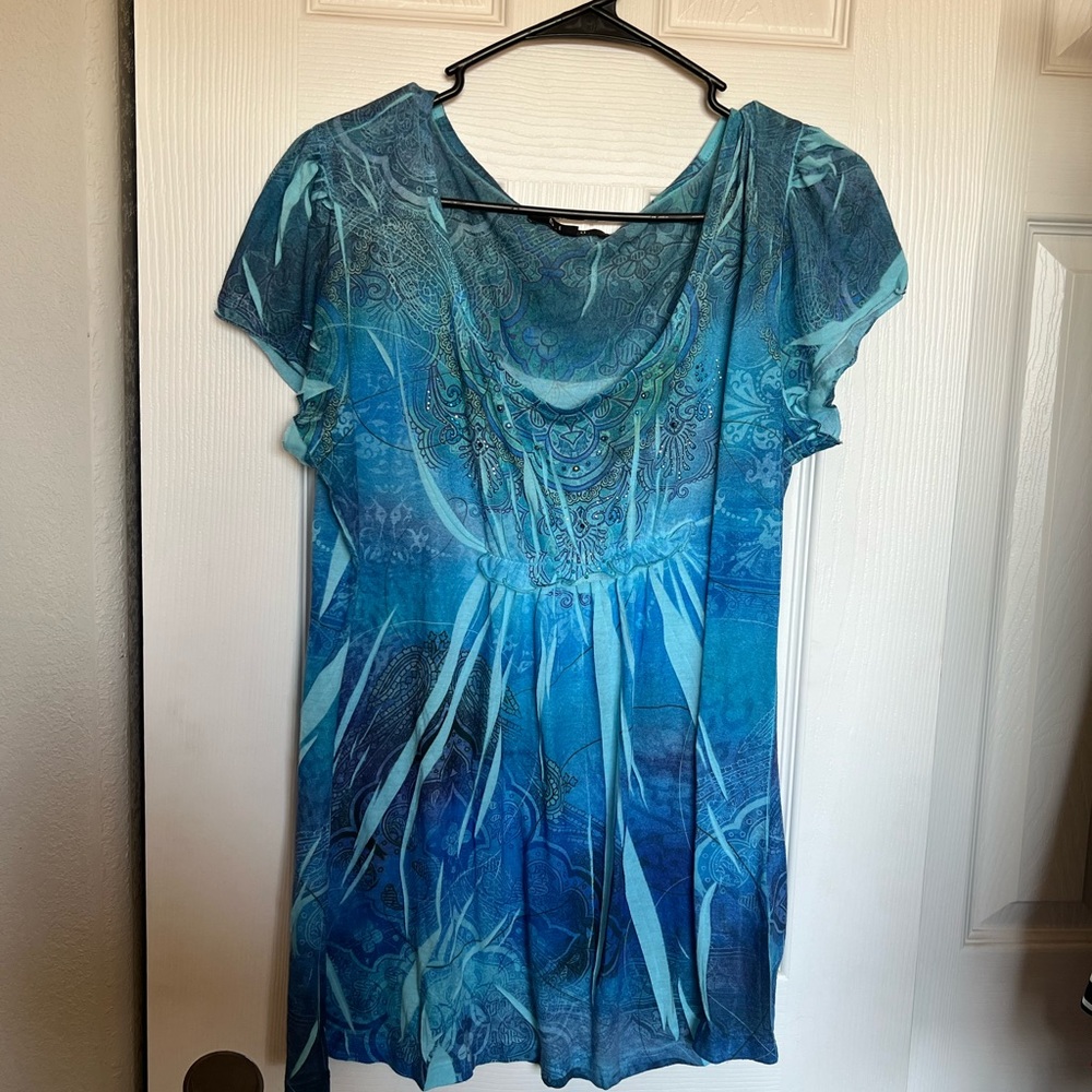 BLEU patterned top